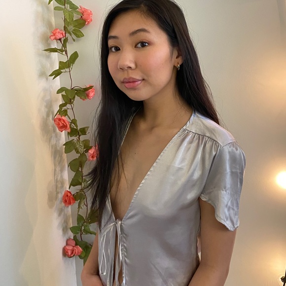 Brandy Melville Gray Silky Tie Top - Picture 3 of 4